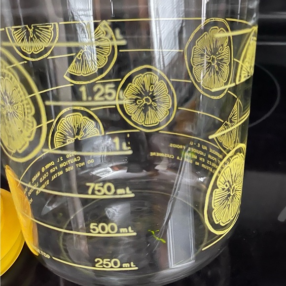 Pyrex Lemon/Orange Citrus Juice Carafe Pitcher With Lid 2L - Picture 4 of 11